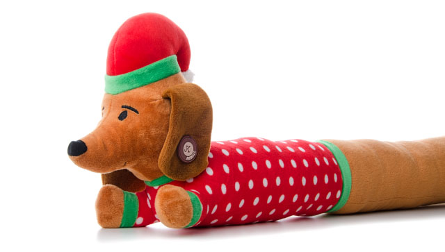 Detail vianočné hračky. JK ANIMALS, plyšový jazvečík XL X-Mas, 96 cm, extra dlhá plyšová vianočná hračka pre psov.