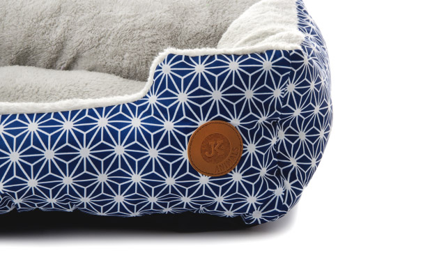 Fotografie potahu pelíšku. JK ANIMALS, pelíšek Blue, pohodlný pelíšek pro psy, modrý - hvězdy, 61×49×17 cm.