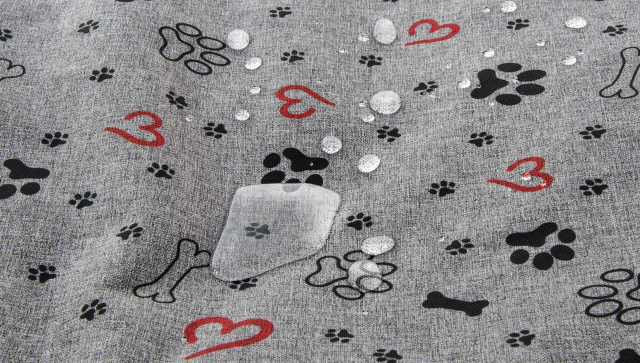 Detail vodeodolného poťahu podušky pre psy. JK ANIMALS, poduška Grey Lux M, pohodlná poduška pre malé a stredné psy, 70×45 cm.