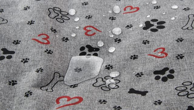 Detail voděodolného potahu podušky pro psy.  JK ANIMALS, poduška Grey Lux L, pohodlná poduška pro střední a velké psy, 90×65 cm.
