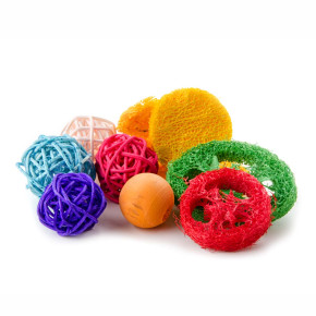 Mix hraček, ratanové koule, dřevěná kulička a lufa houba, 4–8,5 cm, hračka pro hlodavce